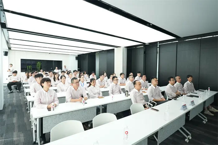 QGM: مشاهدة العرض العسكري معًا وجمع القوة لتحقيق التقدم