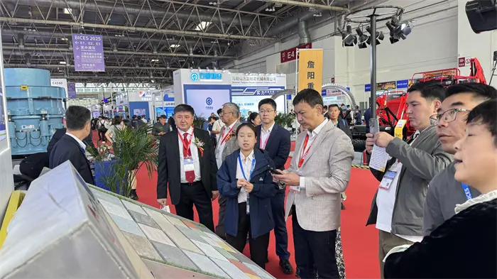 اجتماع الخريف الذهبي للحديث عن التصنيع الذكي، قوة Quangong تخلق التألق