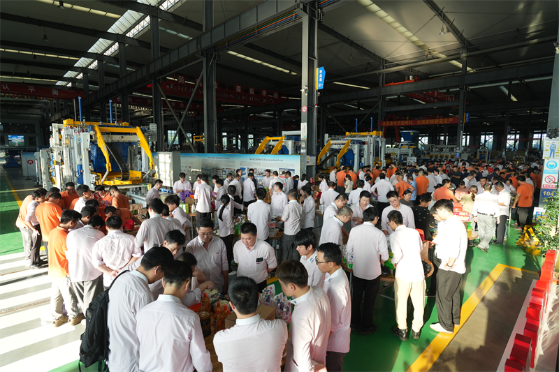 البدر يجلب الفرح والإثارة، و