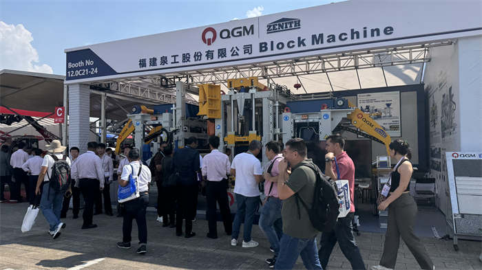 حيث يتجمع الآلاف من التجار، تجذب شركة Quangong Intelligent Manufacturing الاهتمام العالمي