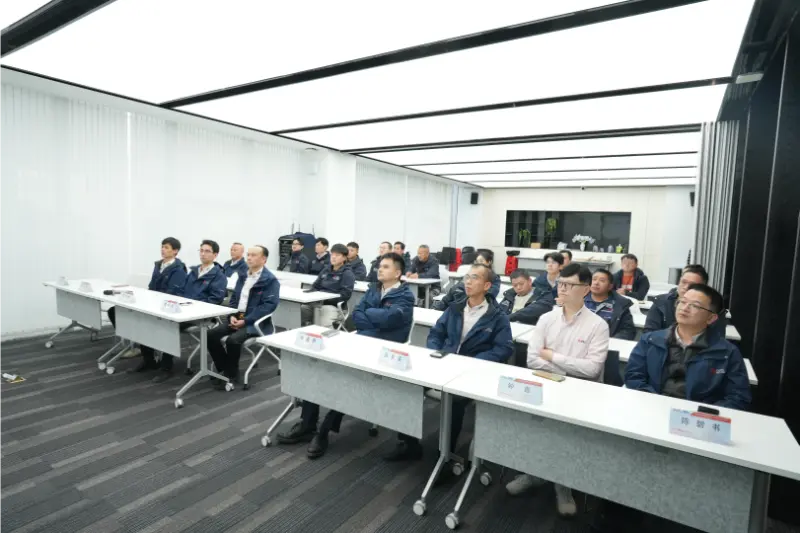 اختتم اجتماع التعبئة لمشروع تصنيع الطوب الخارجي لشركة Quangong Machinery Co., Ltd. بنجاح.