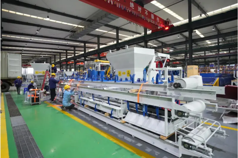 فصل الربيع هو الوقت المثالي للعمل الجاد والتقدم. شركة Quangong Machinery Co., Ltd. مشغولة بشحن البضائع إلى الخارج.