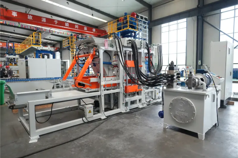 يعمل خط إنتاج الطوب QT6 الأوتوماتيكي بالكامل التابع لشركة Quangong Machinery Co., Ltd. على تمكين إنتاج الطوب المربح للغاية من النفايات الصلبة