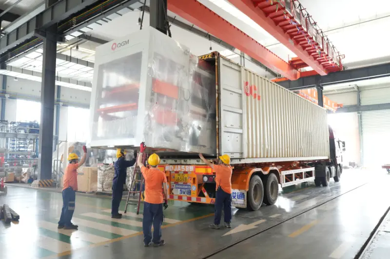 تقوم شركة Quangong Machinery بشحن خطوط إنتاج الطوب الذكية إلى الأسواق الخارجية